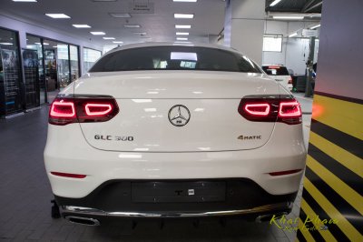 Ảnh chi tiết xe Mercedes-Benz GLC 300 Coupe 2020 tại đại lý, nhiều thay đổi khác bản GLC 300 lắp ráp 13 Ảnh chụp đuôi xe Mercedes-Benz GLC 300 Coupe 2020