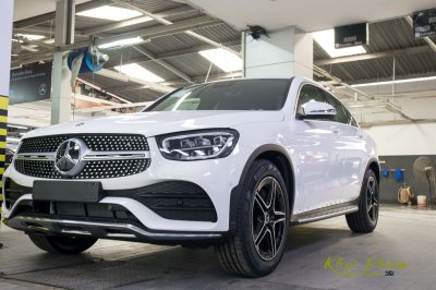 Mercedes-Benz GLC 300 Coupe 2020 giá hơn 3 tỷ đại lý, có trang bị mà GLC 300 CKD bị cắt 1 Ảnh chụp trước xe Mercedes-Benz GLC 300 Coupe 2020