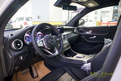 Ảnh chi tiết xe Mercedes-Benz GLC 300 Coupe 2020 tại đại lý, nhiều thay đổi khác bản GLC 300 lắp ráp 22 Ảnh chụp táp-lô xe Mercedes-Benz GLC 300 Coupe 2020