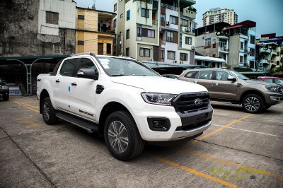 Ảnh chụp bên phải xe Ford Ranger Wildtrak 2020 