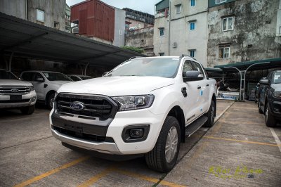 Ảnh chụp bên trái xe Ford Ranger Wildtrak 2020 