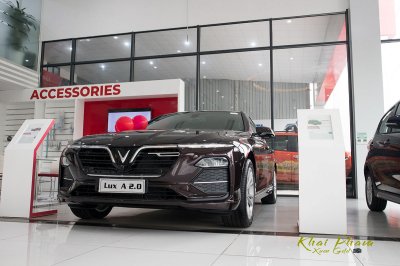VinFast chính thức lên sóng kênh Discovery: Nhiều bí ẩn về thương hiệu ô tô đầu tiên của Việt Nam 1 Ảnh chụp trước xe VinFast LUX A2.0