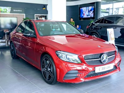 Mercedes-Benz C300 có mức giảm giá lên tới 200 triệu đồng.