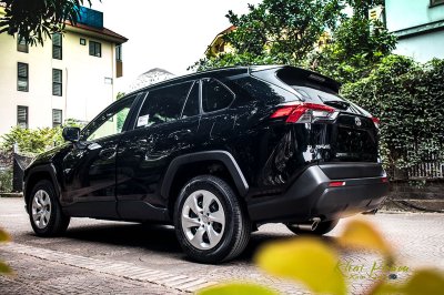 Toyota RAV4 2020 đầu tiên tại Việt Nam vừa đã đại lý, nhiều chi tiết hấp dẫn "dân chơi" Việt 2 Toyota RAV4 2020 đầu tiên tại Việt Nam vừa đã đại lý, nhiều chi tiết hấp dẫn "dân chơi" Việt a2