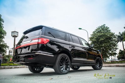 Ảnh sau xe Lincoln Navigator L Reserve 2020