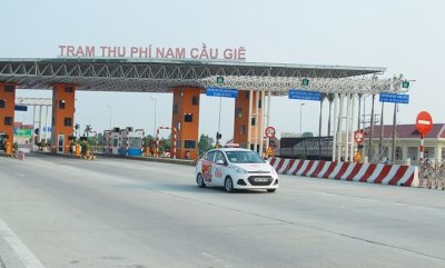 Trạm thu phí Cầu Giẽ trên trên đường quốc lộ 1A,