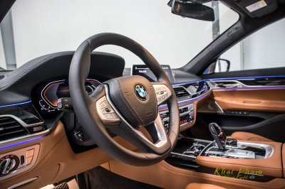 Khám phá chi tiết xe BMW 740Li Pure Excellence 2020 vừa ra mắt Việt Nam qua hình ảnh 27 Ảnh tay lái xe BMW 740Li Pure Excellence 2020