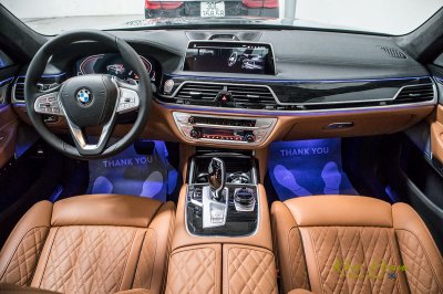 Khám phá chi tiết xe BMW 740Li Pure Excellence 2020 vừa ra mắt Việt Nam qua hình ảnh 21 Ảnh chính diện tap-lô xe BMW 740Li Pure Excellence 2020