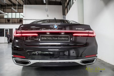 Khám phá chi tiết xe BMW 740Li Pure Excellence 2020 vừa ra mắt Việt Nam qua hình ảnh 15 Ảnh chính diện đuôi xe BMW 740Li Pure Excellence 2020