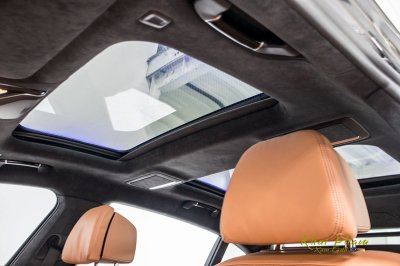 Khám phá chi tiết xe BMW 740Li Pure Excellence 2020 vừa ra mắt Việt Nam qua hình ảnh 40 Ảnh cửa sổ trời xe BMW 740Li Pure Excellence 2020