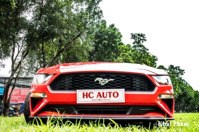 Ảnh chụp chính diện đầu xe Ford Mustang 2020