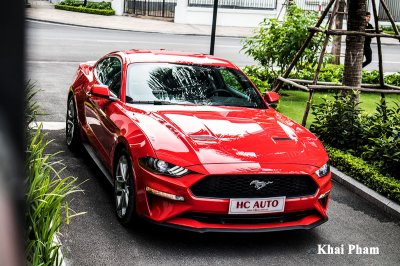 Ảnh trước xe Ford Mustang 2020 phải