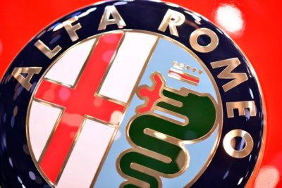 Logo xe ô tô Alfa Romeo bí ẩn.