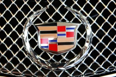 Logo xe ô tô Cadillac dựa trên huy hiệu gia đình Cadillac.