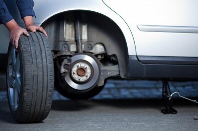 Thay thế lốp xe cũ là kỹ thuật mà mọi tài xế phải biết Thay thế lốp xe cũ là kỹ thuật mà mọi tài xế phải biết.