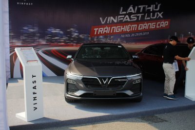 VinFast Lux A2.0 mới giảm giá hơn 200 triệu đồng tại Việt Nam VinFast Lux A2.0 mới giảm giá hơn 200 triệu đồng tại Việt Nam 1