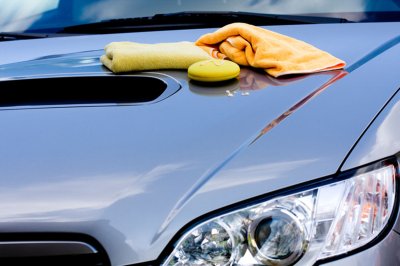 Rửa xe và đánh sáp bảo vệ Rửa xe và đánh sáp bảo vệ.