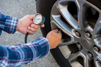 kiểm tra áp suất lốp kiểm tra áp suất lốp.