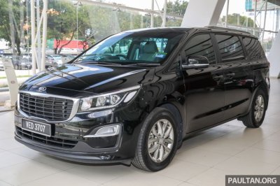 Kia Grand Sedona 2020 trình làng với giá 967 triệu đồng, bỏ bản 8 chỗ.