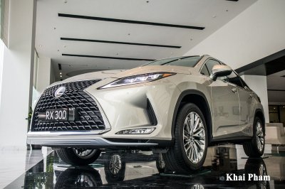 Ảnh đầu xe bên phải xe Lexus RX 300 2020