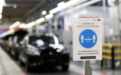 Nhà máy Jaguar Land Rover tái hoạt động áp dụng các quy tắc cách ly xã hội Nhà máy Jaguar Land Rover tái hoạt động áp dụng các quy tắc cách ly xã hội.
