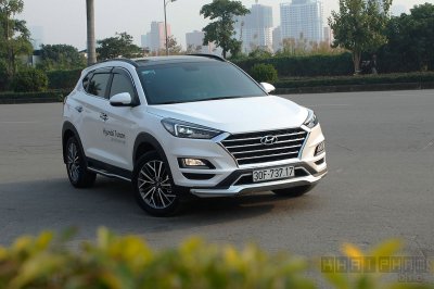 Hyundai Tucson "xả hàng" tại đại lý, giá bằng xe sedan hạng C.