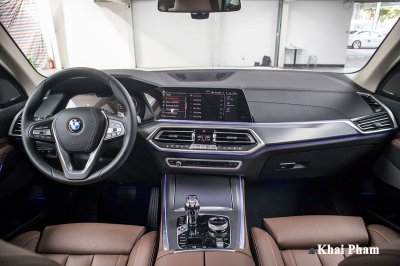 Ảnh chính diện khoang lái xe BMW X5 xDrive 40i xLine Plus 2020