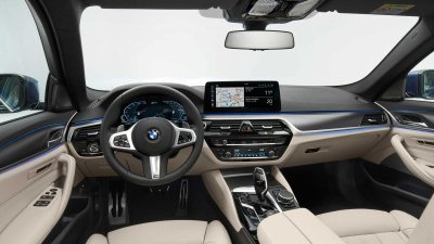 BMW 5-Series 2021 trang bị công nghệ tối tân.