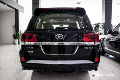 "Bóc tem" xe Toyota Land Cruiser 2020 4 ghế VIP nhập Trung Đông vừa về Việt Nam, nhiều điểm mới a3