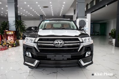 "Bóc tem" xe Toyota Land Cruiser 2020 4 ghế VIP nhập Trung Đông vừa về Việt Nam, nhiều điểm mới a2