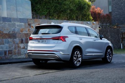 Hyundai Santa Fe 2021 facelift mới mẻ nhưng vẫn thân thuộc.