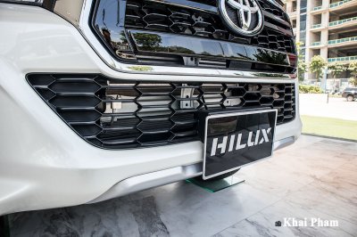 Ảnh cản trước xe Toyota Hilux 2020