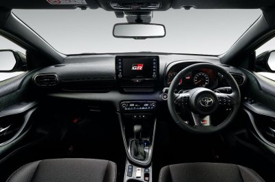 Toyota GR Yaris RS lô xe đầu cực kỳ cuốn hút.