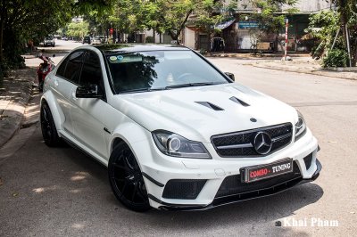 Hơn 2 tháng thi công và 200 triệu đồng, Mercedes-Benz C 300 đời "ơ kìa" biến thành xe thể thao cực ngầu a5