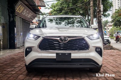 Ảnh chính diện đầu xe  Toyota Highlander Limited 2020 