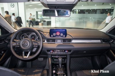 Khoang nội thất của Mazda6 2020 thiết kế đơn giản, hiện đại 1