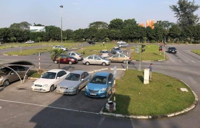 Dự thảo Luật Giao thông đường bộ sửa đổi: Bằng B1 không được phép lái ô tô Dự thảo Luật Giao thông đường bộ sửa đổi: Bằng B1 không được phép lái ô tô 1