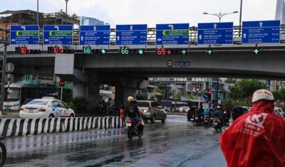 Hệ thống biển báo chằng chịt đôi khi làm khó người tham gia giao thông.