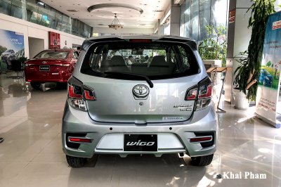 Cận cảnh xe Toyota Wigo 2020 nâng cấp tại đại lý, sẵn sàng đến tay khách Việt 11 Ảnh chính diện đuôi xe Toyota Wigo 2020