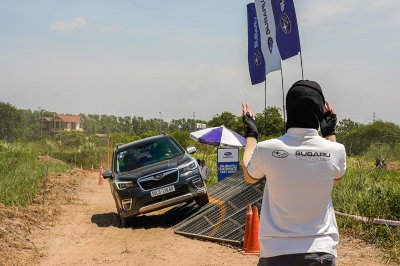 Khách hàng sẽ bất ngờ với khả năng ổn định của Subaru Forester khi đi trên dốc nghiêng Khách hàng sẽ bất ngờ với khả năng ổn định của Subaru Forester khi đi trên dốc nghiêng.