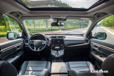 Ảnh chính diện khoang lái xe Honda CR-V L 2020