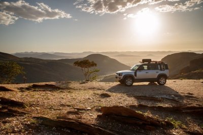 Land Rover Defender sang trọng tinh tế.