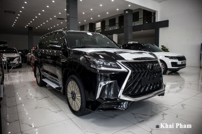 Ảnh đầu xe Lexus LX570 2020 bầu trời sao như Rolls-Royce 