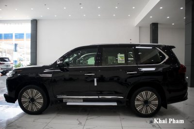 Ngắm ảnh chi tiết xe Lexus LX570 2020 bầu trời sao như Rolls-Royce độc nhất Việt Nam 8 Ảnh chính diện thân xe Lexus LX570 2020 bầu trời sao như Rolls-Royce
