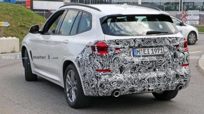 BMW X3 2022 facelift ngụy trang đầu / đuôi xe còn kín BMW X3 2022 facelift ngụy trang đầu / đuôi xe còn kín.
