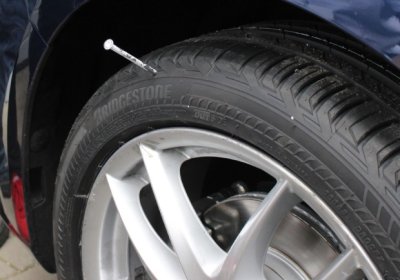Lốp chống xịt có tác dụng giảm hiện tượng nhao lái khi xe bị nổ lốp, xì hơi. Lốp chống xịt có tác dụng giảm hiện tượng nhao lái khi xe bị nổ lốp, xì hơi.
