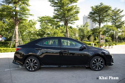 Toyota Corolla Altis 2020 về đại lý: Thêm trang bị, giảm giá bán quyết đấu Mazda 3 8 Ảnh chính diện thân xe Toyota Corolla Altis 2020