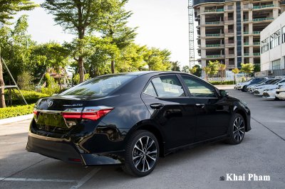 Toyota Corolla Altis 2020 về đại lý: Thêm trang bị, giảm giá bán quyết đấu Mazda 3 12 Ảnh chính diện đuôi xe Toyota Corolla Altis 2020