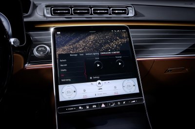 Mercedes S-Class 2021 với trang trí bắt mắt Mercedes S-Class 2021 với trang trí bắt mắt.