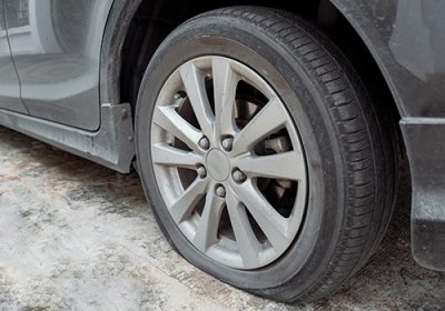 Lốp xe dễ bị hỏng và biến dạng Lốp xe dễ bị hỏng và biến dạng.